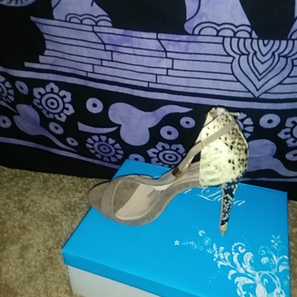 Heels - Picture 4 of 4